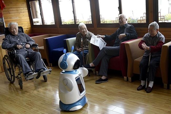 Cuidado de personas mayores: robots que cuidan de tus padres