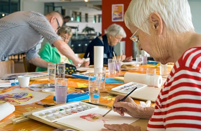 Cuidado de personas mayores: manualidades para ancianos