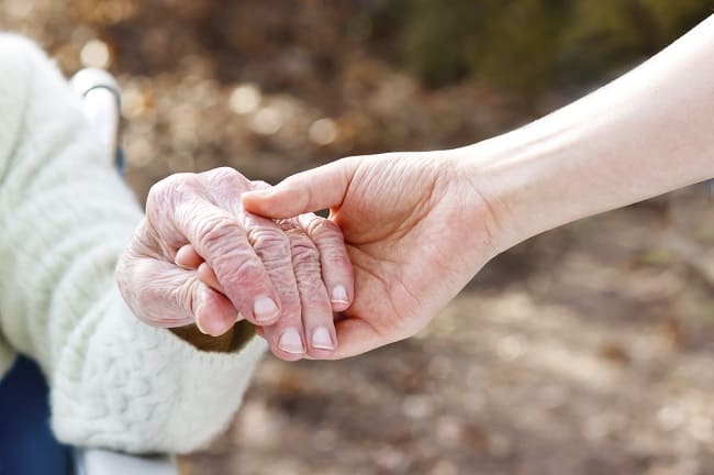 Ayuda a domicilio para personas mayores con impedimentos