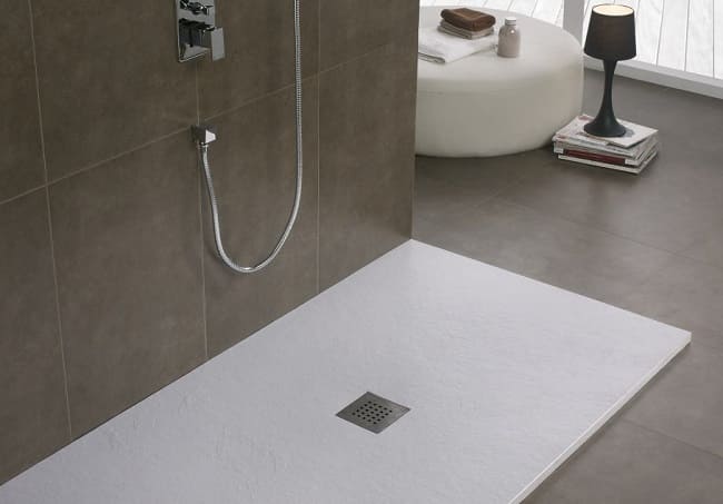 Baños adaptados con platos de ducha encastrados