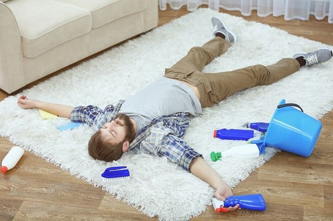 ¿Está cansado de realizar la limpieza domiciliaria los sábados?