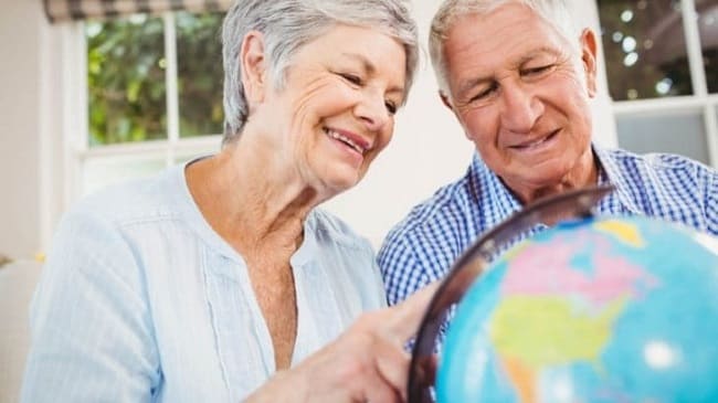 Cuidado de ancianos: las personas mayores de vacaciones