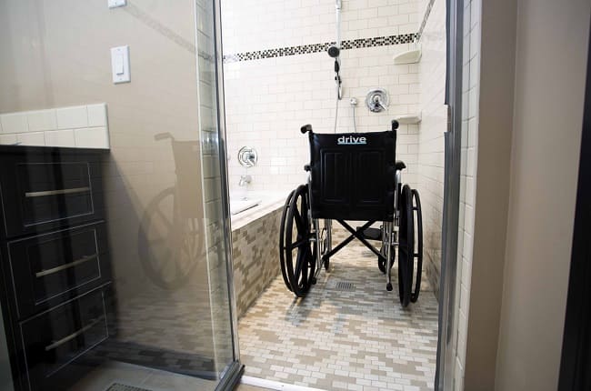 Venta o alquiler de sillas de ruedas para pasos estrechos