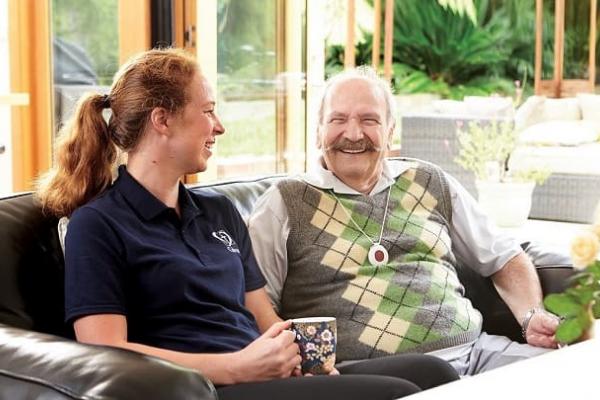 Cuidado de ancianos: teleasistencia para vivir tranquilos