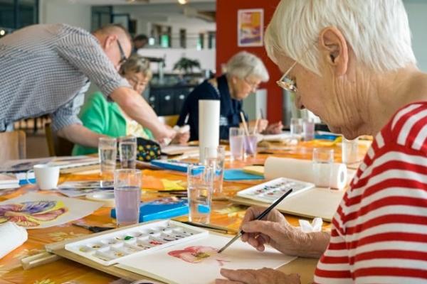 Cuidado de personas mayores: manualidades para ancianos