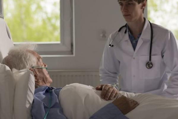 Cuidado de ancianos: servicios de apoyo en hospitales