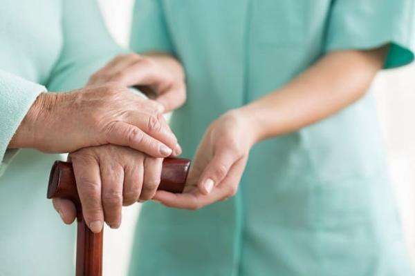 Necesidad de un respiro por horas para el cuidado de un anciano